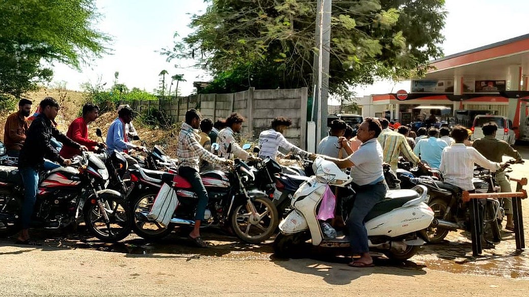 MP News: Rumours Trigger Rush At Petrol Pumps; State Has Up To 35 Days Of Fuel Stock