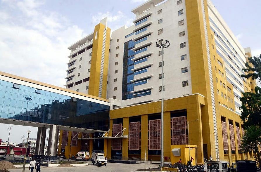 Bhopal News: Hamidia Lift Operators Tool-Down Strike Amid Unpaid Salaries | photo