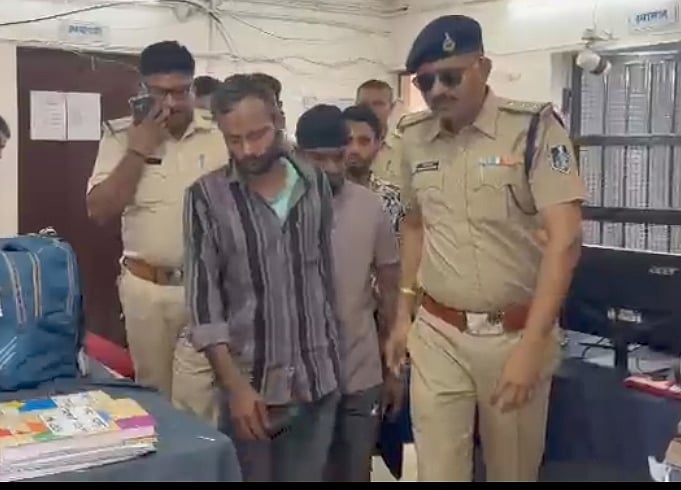 Indore News: 4 Arrested With 10 Illegal Firearms,13 Magazines, Six Live Cartridges
