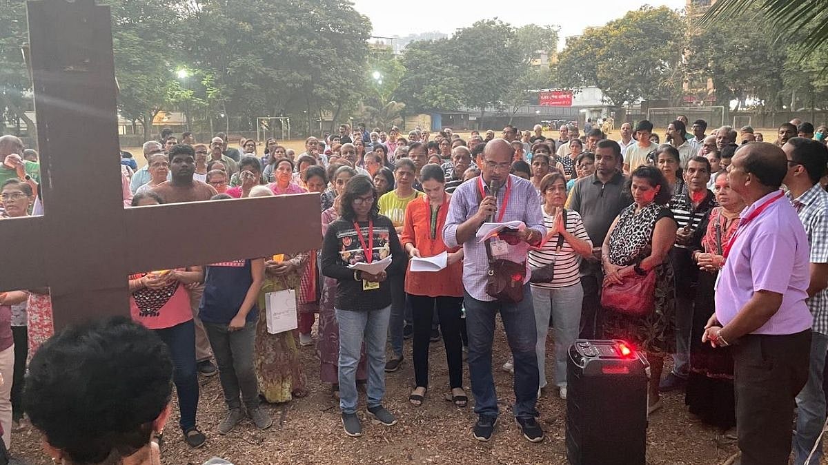 Bombay Catholic Sabha Leads Orlem Way Of The Cross, Over 300 Offer Prayers For Peace Amid Global Tensions
