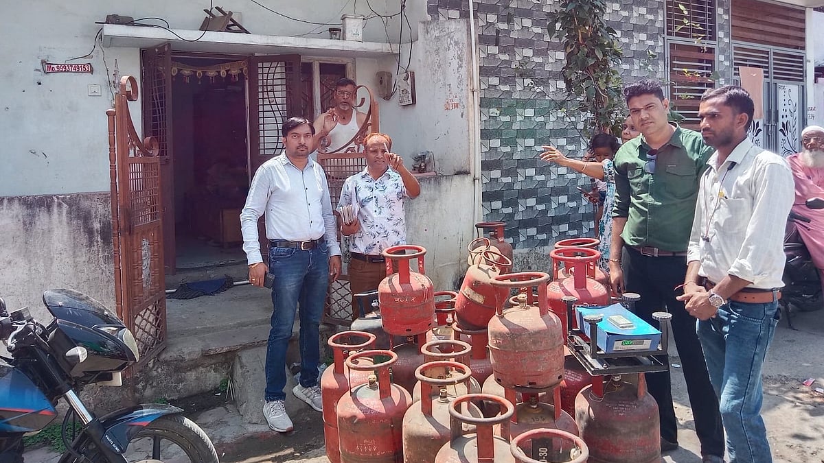 An FIR has been registered at LT Marg Police Station against two individuals for allegedly storing and using domestic LPG cylinders illegally for commercial purposes at a hotel in South Mumbai. | File Pic