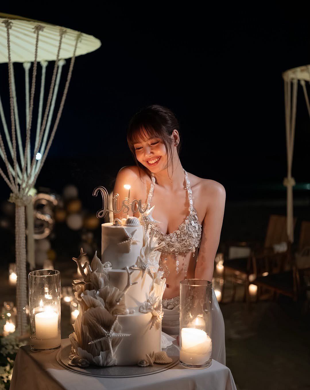 BLACKPINK's Lisa Celebrates 29th Birthday By The Beach In Etheral Bikini, Cuts 3-Tier Pearl Cake