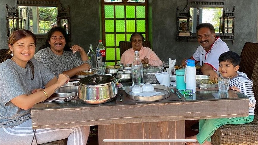 Prakash Raj with his late mother and other family members
