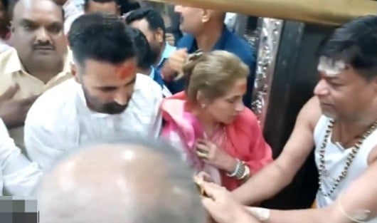 MP News: Actor Akshay Kumar & Actress Dimple Kapadia Offer Prayers At Mahakaleshwar Temple In Ujjain-- VIDEO