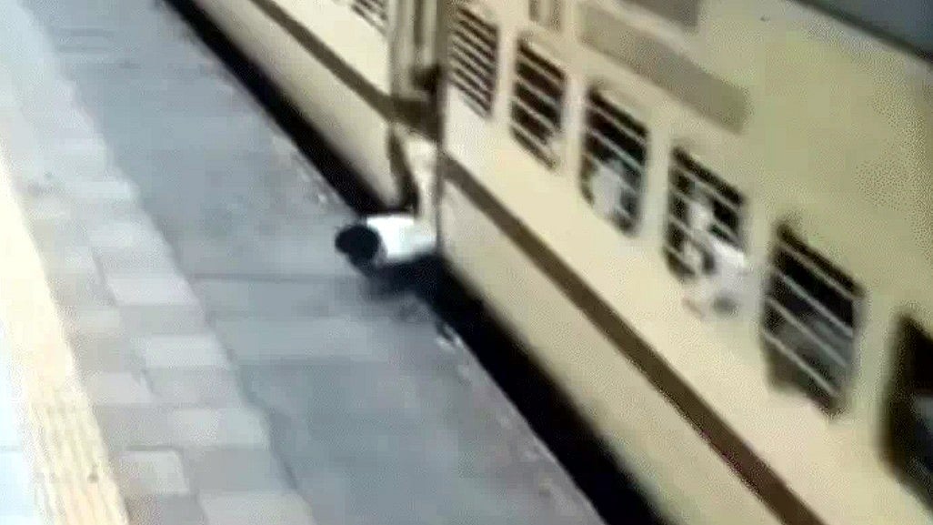 Bhopal News: Youth Dragged Between Moving Train & Platform, Critical