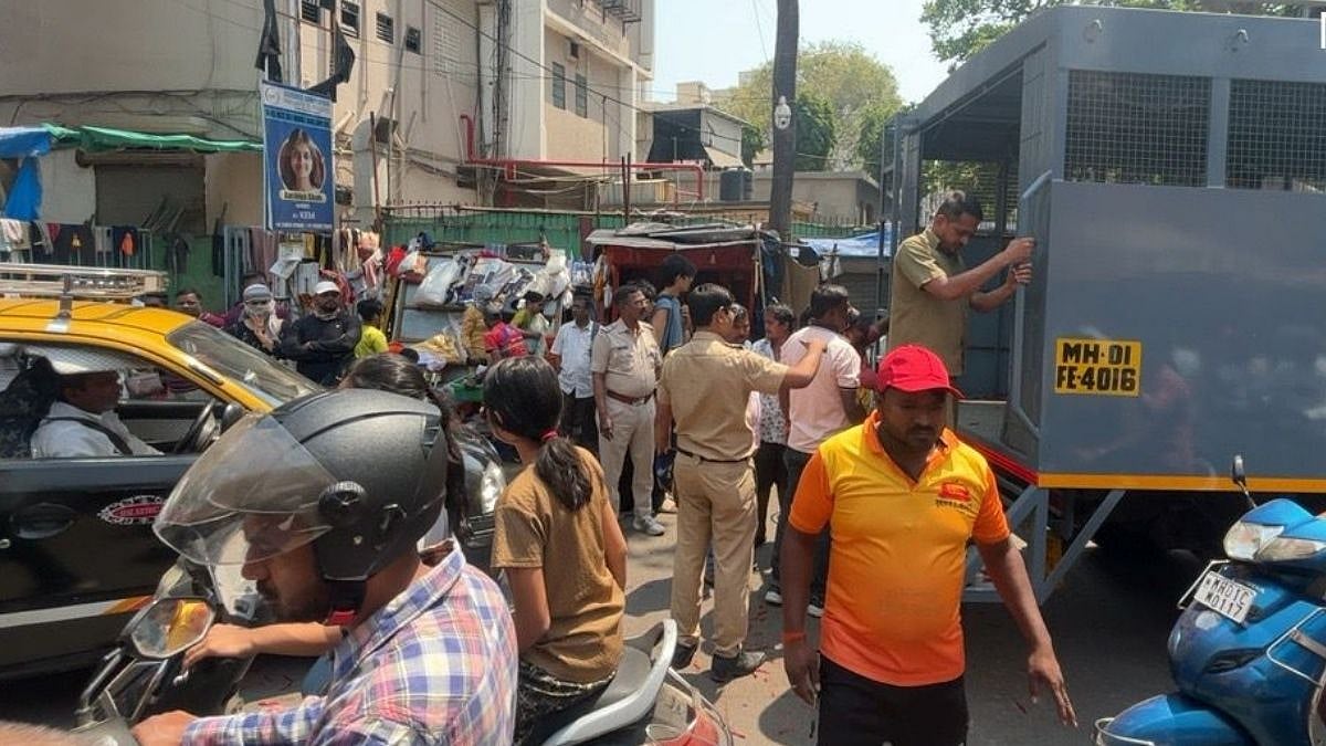 Mumbai News: BMC Cracks Down On Illegal Spice Vendors In Lalbaug’s Mirchi Galli, Clears Encroachments To Ease Pedestrian Movement