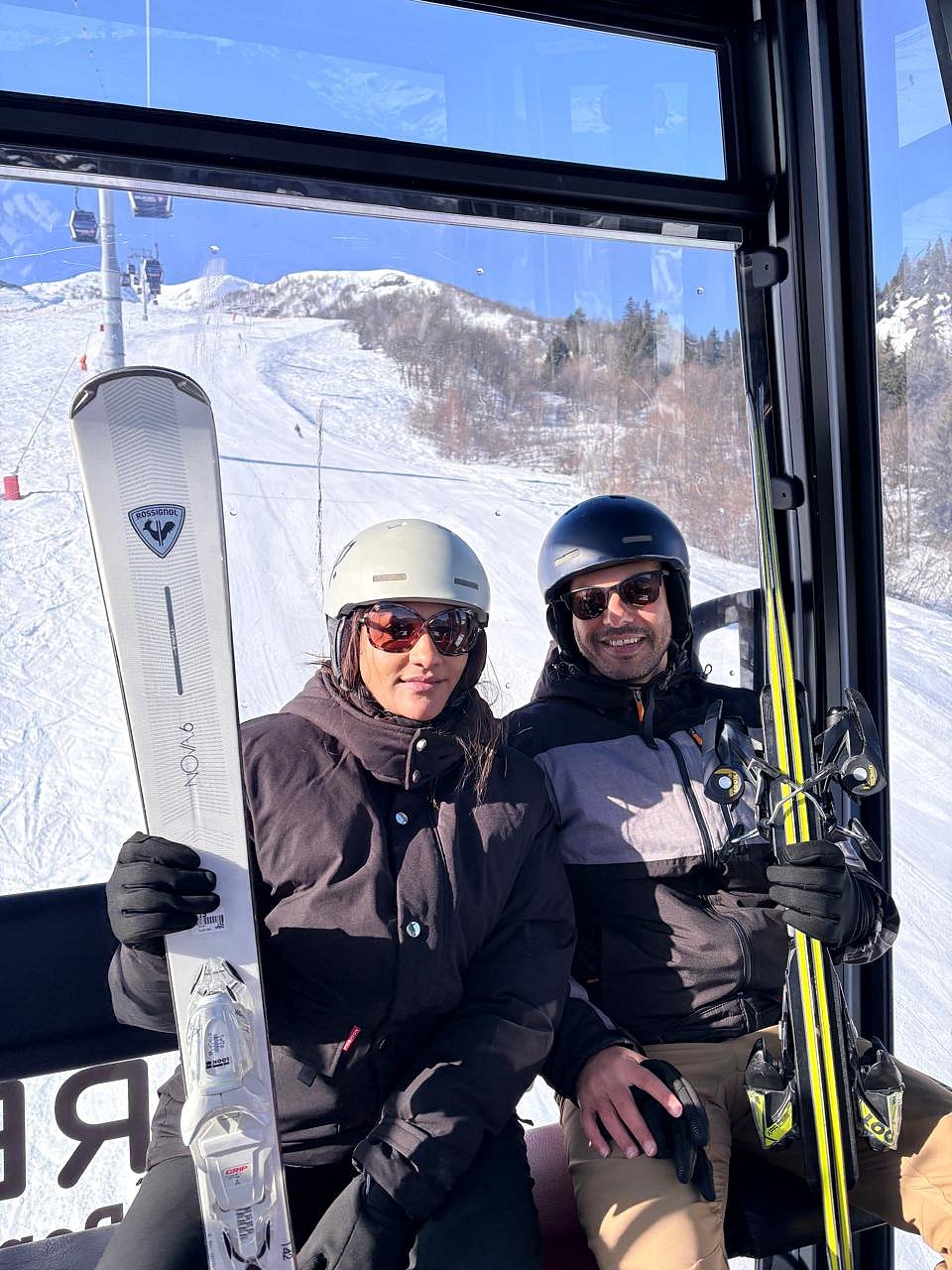 Celebrity Stylist Esha Amin skiing in the French Alps