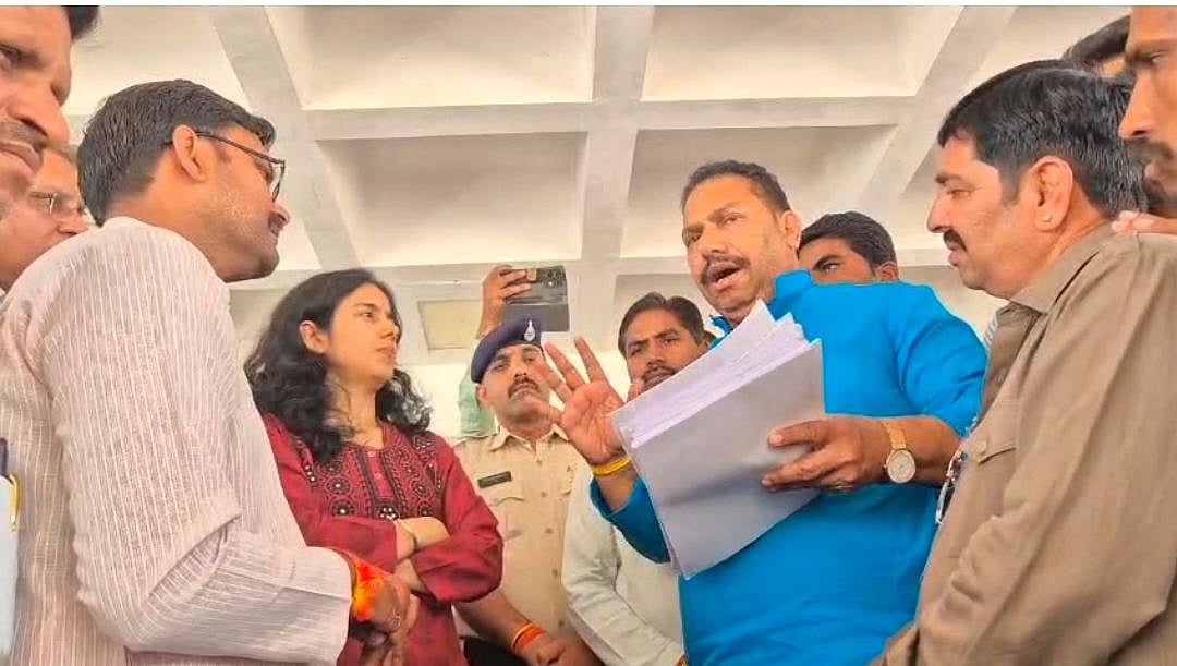 MP News: Farmers Protest Low Compensation, MLA Stages Sit-In At Collectorate In Ratlam | FP Photo