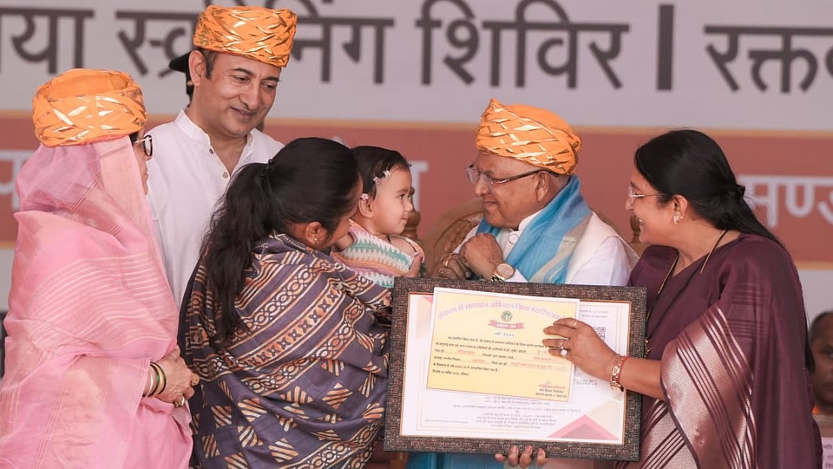 MP News: Governor Mangubhai Patel Unveils Martyr Ravindra Singh Rathore’s Statue In Badnawar; Plants Sapling To Promote Environmental Awareness | 