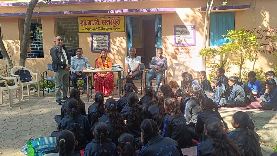 MP News: Award-Winning School Faces Closure, Liquor Shop Opens Nearby—Villagers in Chhatarpura Protest | FP Photo