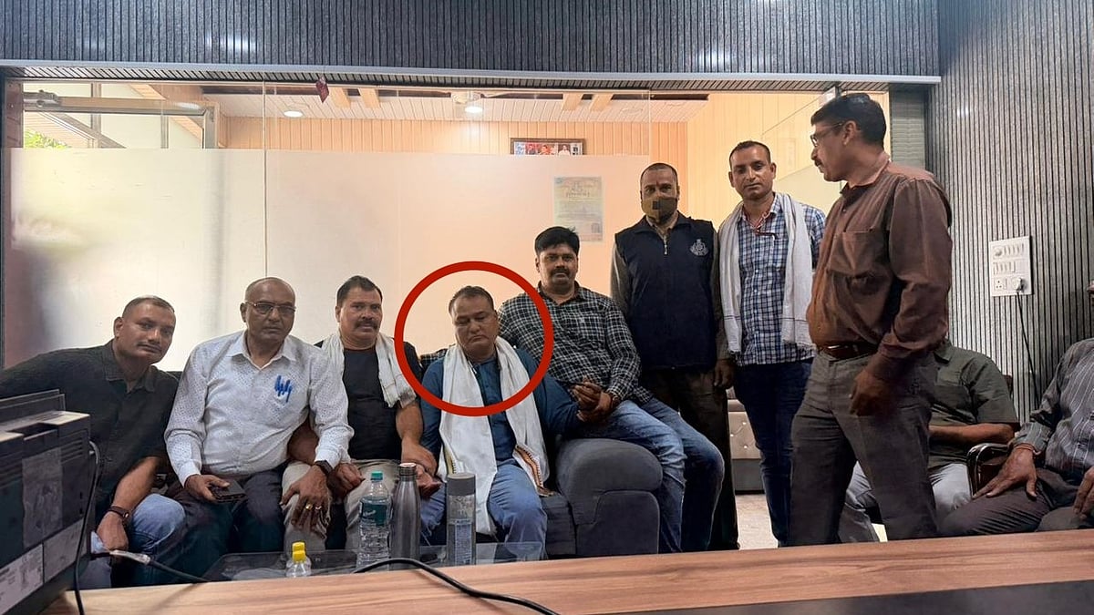 Indore Bribery Case: EOW Catches Panchayat Secretary Taking Bribe Red-handed From A Farmer In Exchange Of Construction Permit