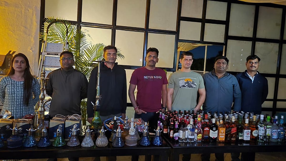 Pune Police Pose As College Students To Bust Illegal Hookah Parlour, Bar In Viman Nagar; Liquor Worth ₹1.47 Lakh Seized, 7 People Booked