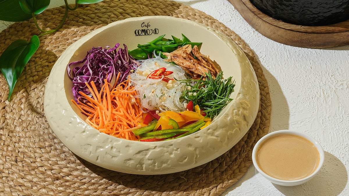 Cafe Como Xo, Mumbai's New Eggetarian Spot At Kala Ghoda; Visit This Cafe For Its DIY Poke Bowl & Korean Ramen Station