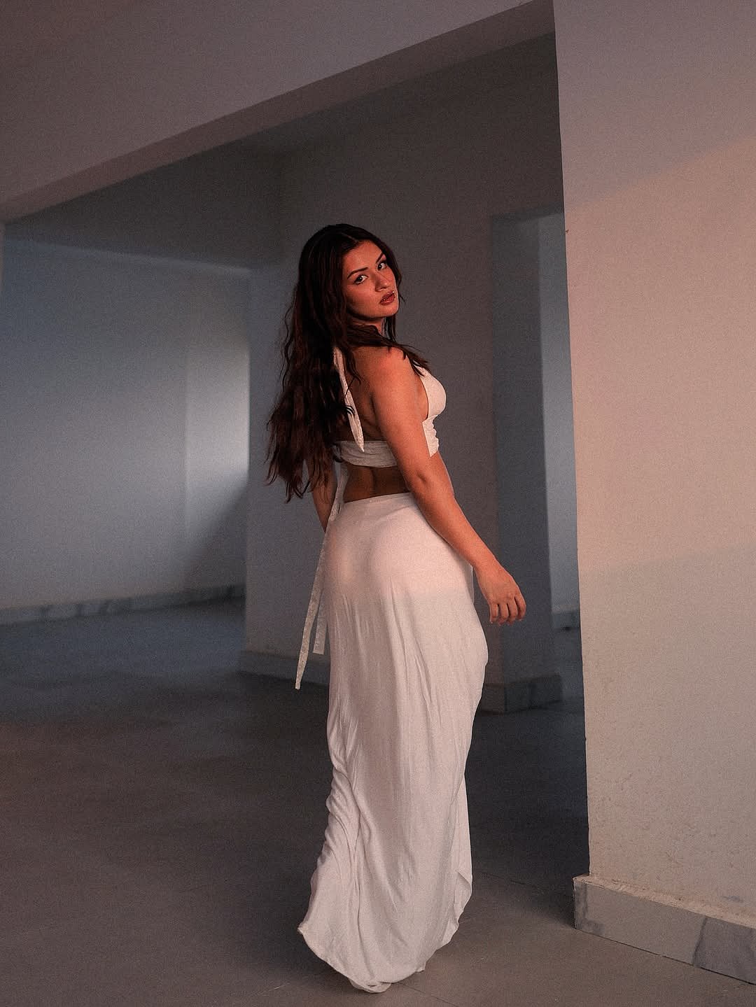 Avneet keeps her hair loose in soft waves, which perfectly complements the relaxed yet glamorous outfit.