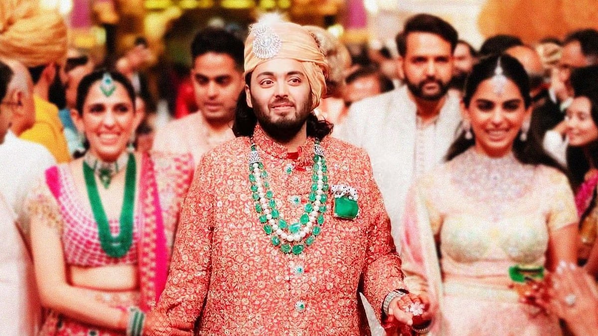 Emerald panther brooch