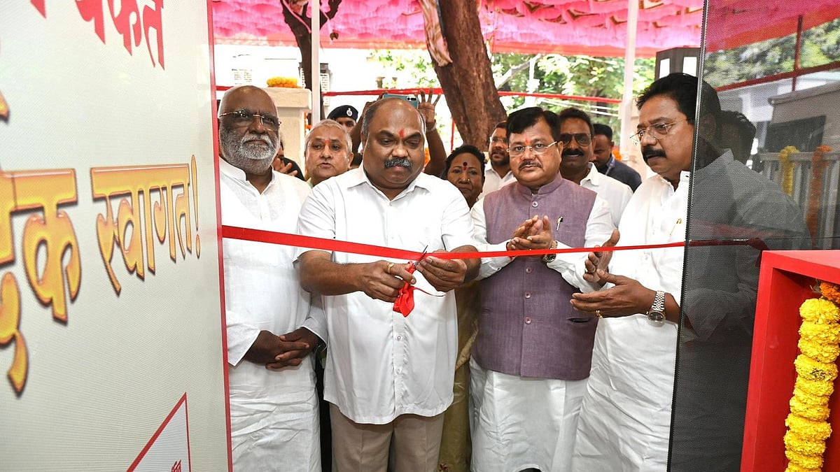 Shiv Sena (UBT) MLC Anil Parab Vows Full Responsibility For Security & Customer Satisfaction At New Bandra Branch Of Mumbai District Central Cooperative Bank