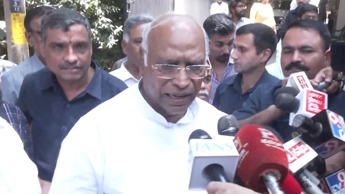 Congress Leaders Led By Mallikarjun Kharge Meet As Parliament Prepares For Women Reservation Debate | X / IANS