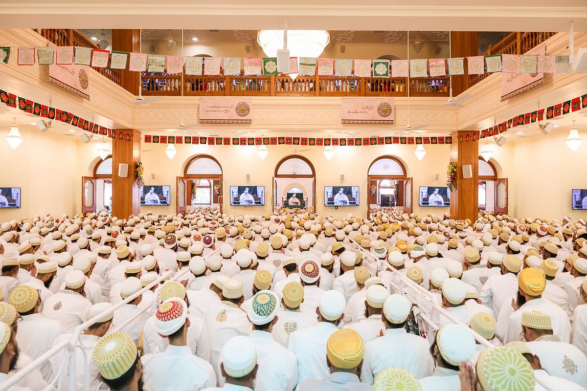 Spiritual Leader Syedna Mufaddal Saifuddin Calls His Followers To Remain Modest In Life In Burhanpur Gathering |