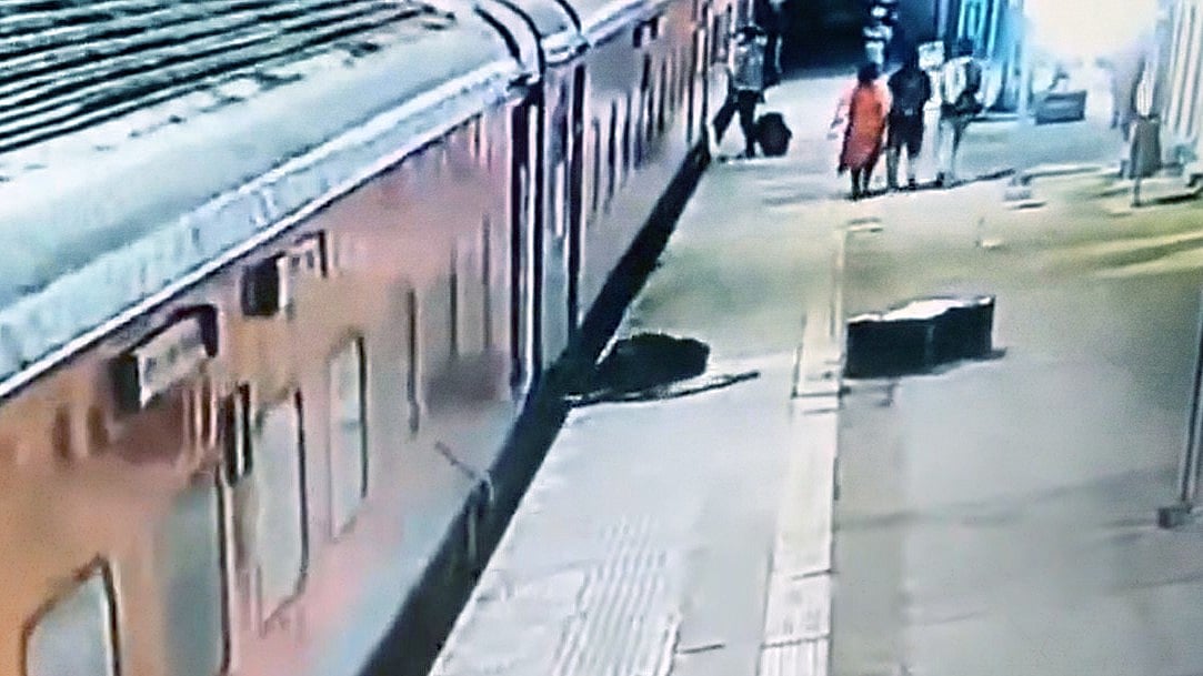 On Camera: Man Collapses While Boarding Train, Dies After Being Dragged At Tundla Station In Ferozabad