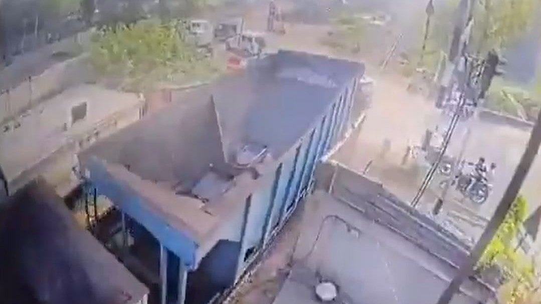 Video: Goods Train Breaks Gate At Bokaro DVC Plant, Drags SUV 500 Metres