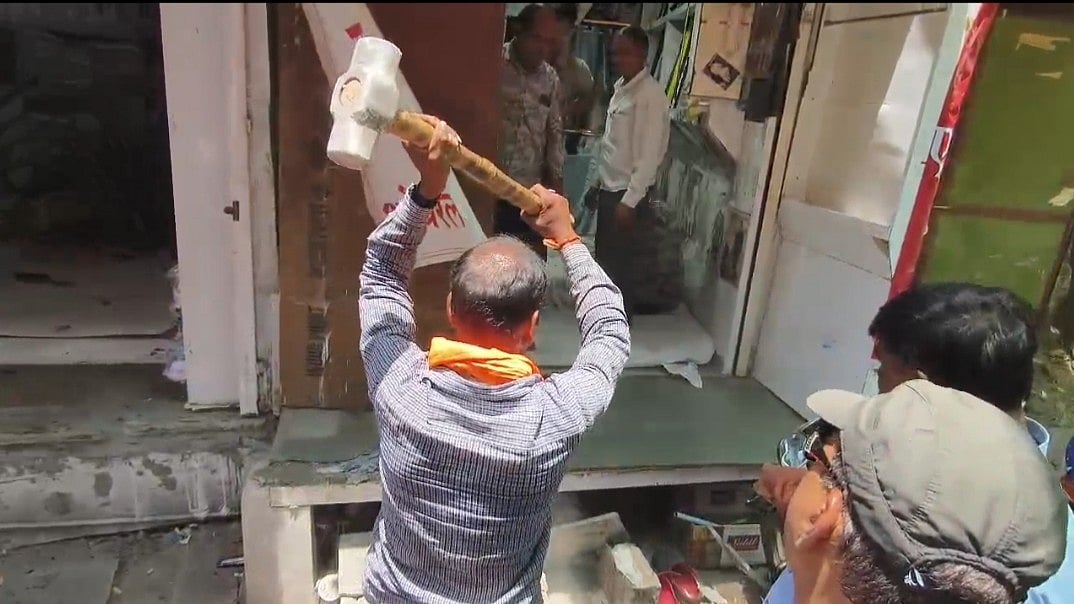 Market encroachments cleared In Ratlam | FP Photos