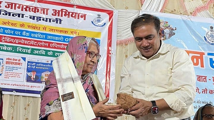 Barwani SP Holds Public Outreach Programme In Sendhwa
 | FP Photos