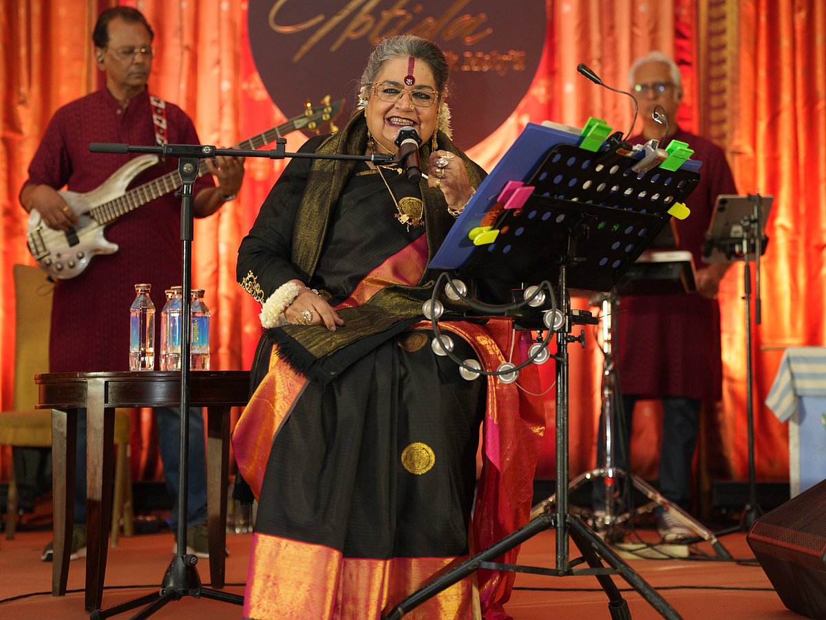 Usha Uthup regaling the audience in Bengaluru