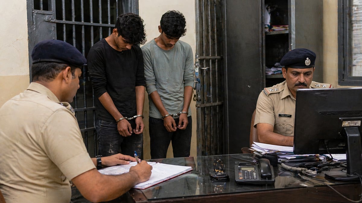 Byculla Police Register Case Against Two Youths For Breaking Into Retired TCS Executive's Home, Stealing Cash | AI