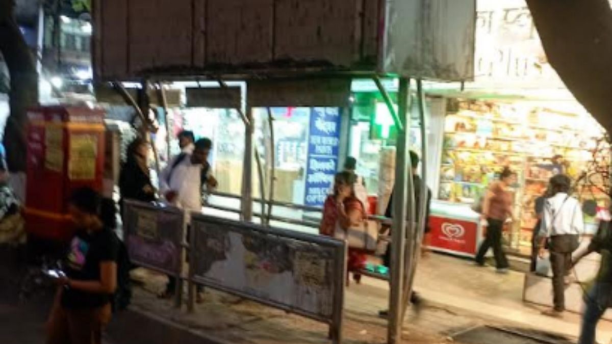 Bus Stop Reinstalled at Bandra’s Ramdas Nayak Marg After Citizen Appeal