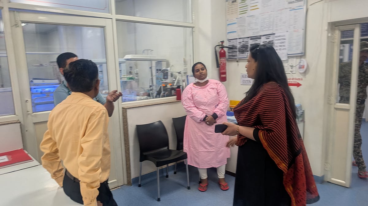 Alirajpur Collector Issues Notice To District Hospital Head Nurse After Surprise Inspection  | 