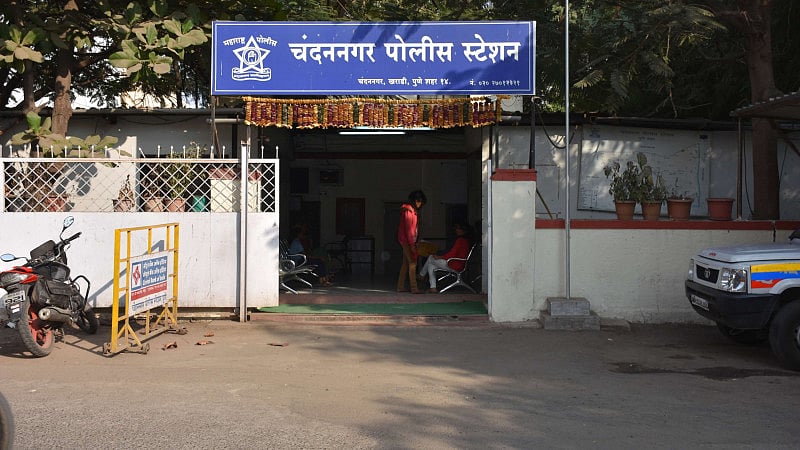 Pune: Chandan Nagar Cops Save Man From Suicide Attempt, Break Open Door