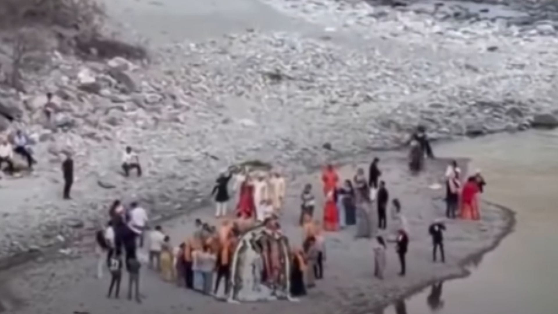 Ghaziabad Couple Ties Knot At Almora 'Shamshan Ghat' In Uttarakhand, Calls It Destination Wedding; Netizens Spark Debate