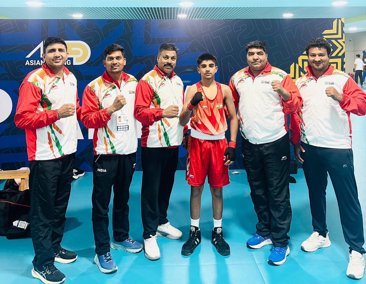 Yash Yadav U-17 (50kg) celebrates his win with coaches at Asian Boxing U15 & U17 Championships 2026