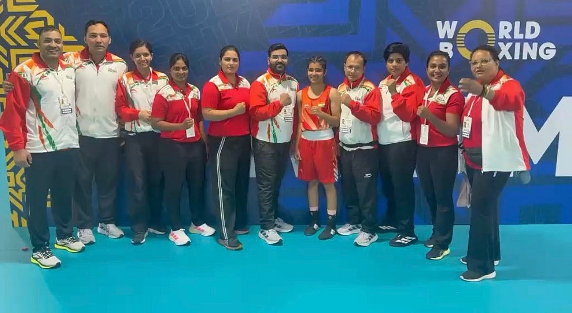Khushi Rana U-15 (49kg) celebrates her win with coaches at Asian Boxing U15 & U17 Championships 2026