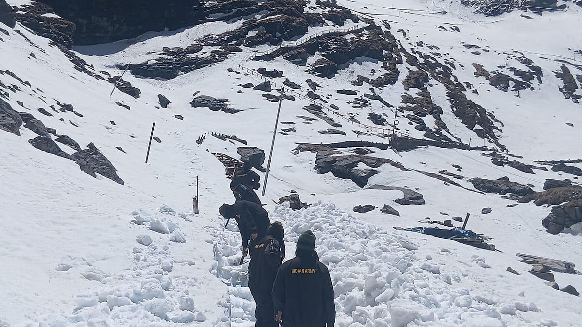 Indian Army widening the Hemkund trek 