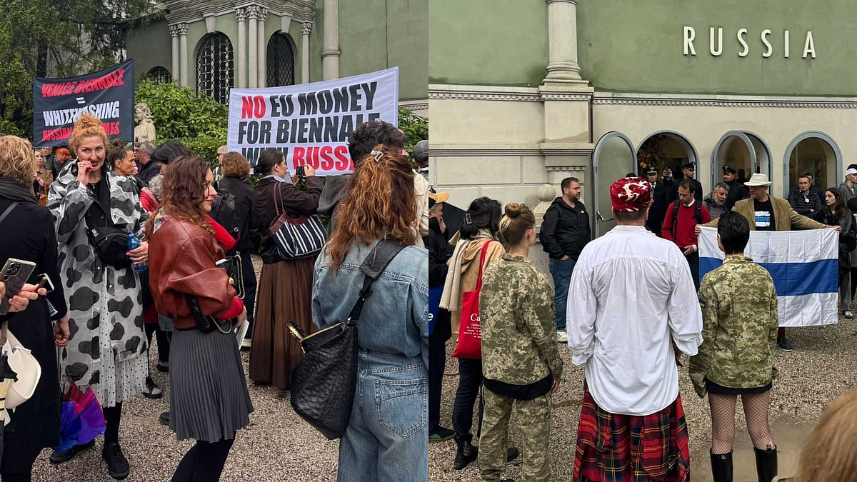 Protestors outside the Russian Pavilion