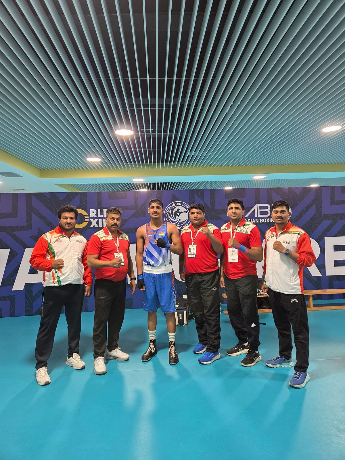 Naman (70kg) U-17 celebrates his QFwin with coaches at Asian Boxing U15 & U17 Championships 2026