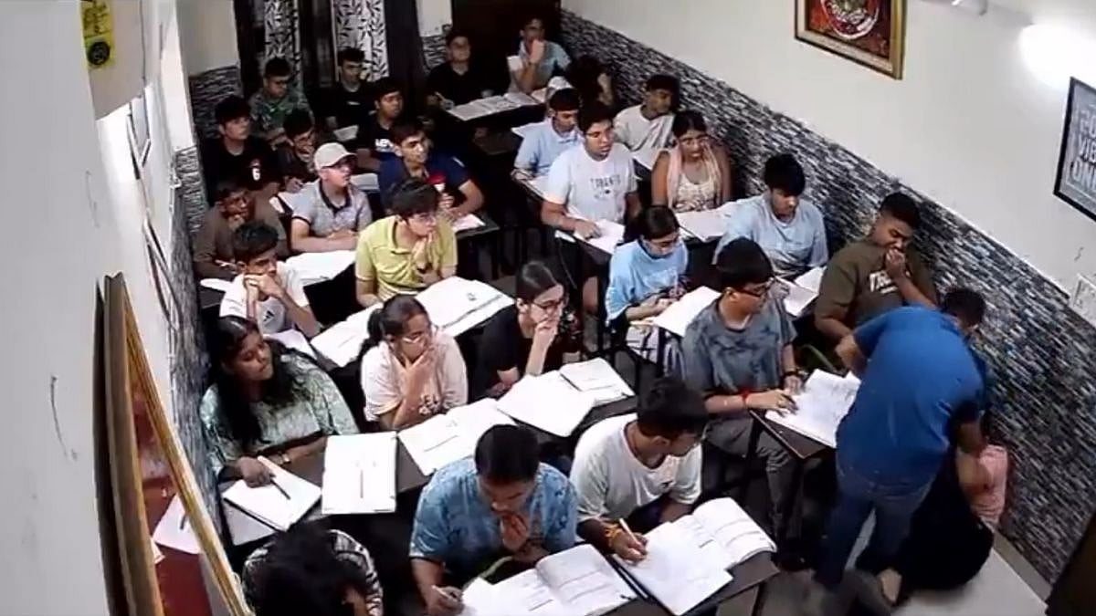'Khaal Nikal Dunga': Video Shows Teacher Brutally Assaulting Student With Cane, Slaps, Kicks & Punches At Tuition Centre