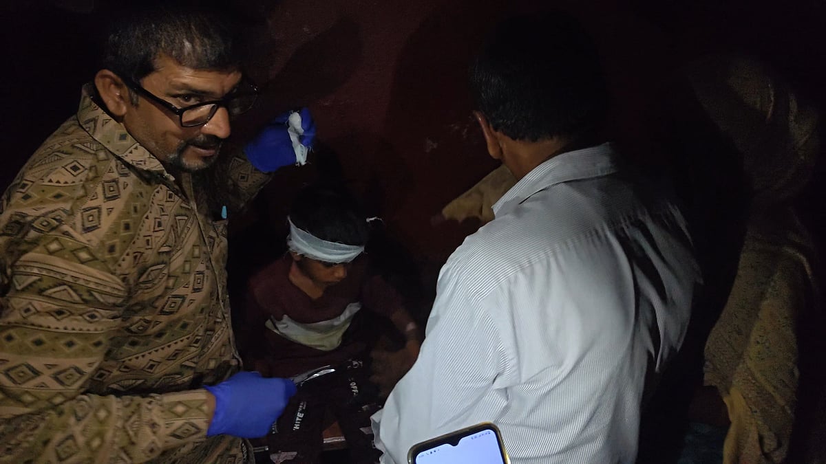 Patients Suffer As CHC Plunges Into Darkness – Child Treated Under Torchlight In Maheshwar