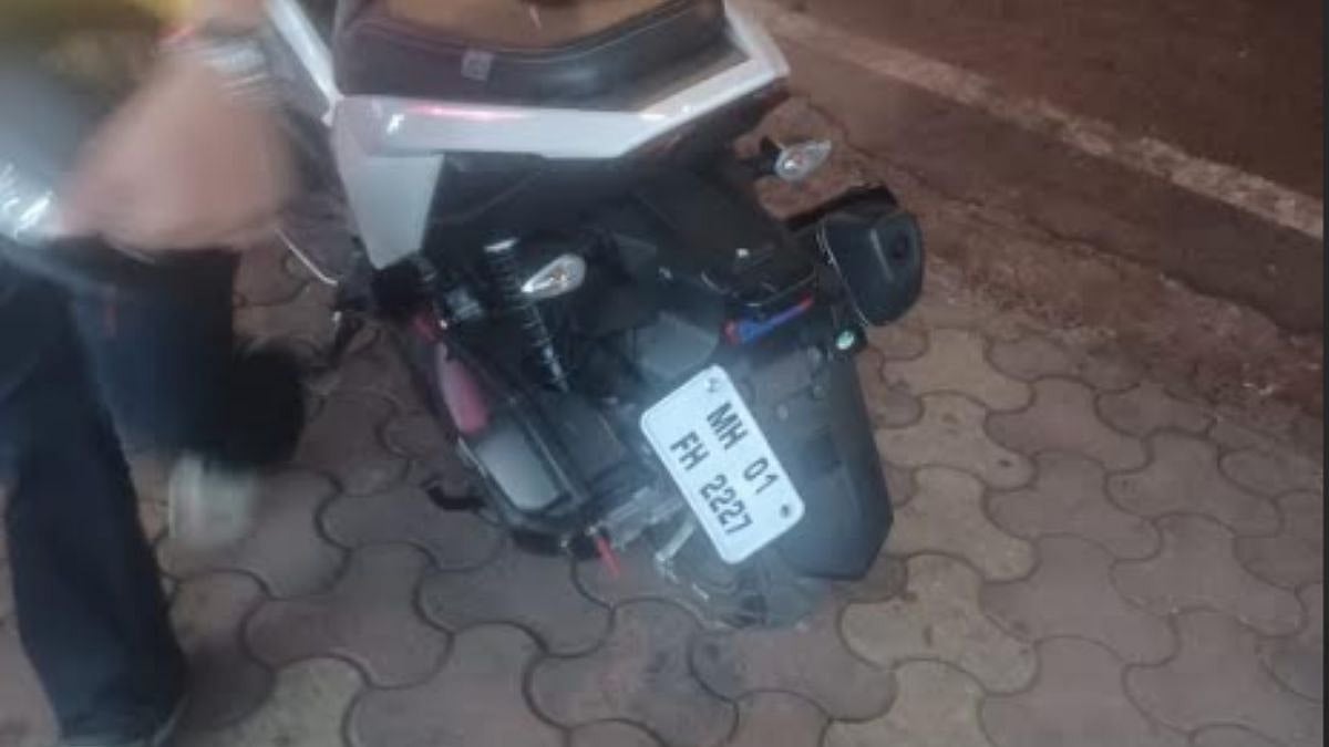 Colaba Shopkeepers Raise Alarm Over Illegal Parking on Footpaths
