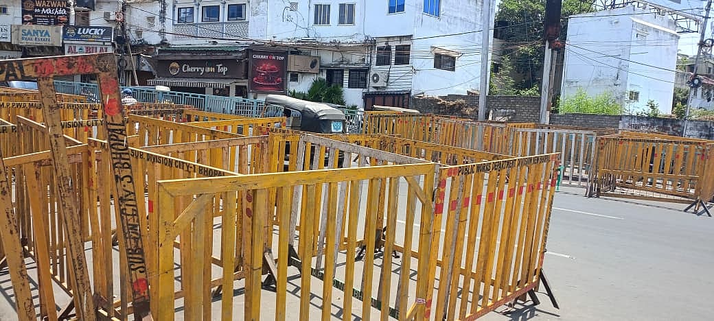 Barricading near Iqbal Maidan and Moti Masjid, Bhopal