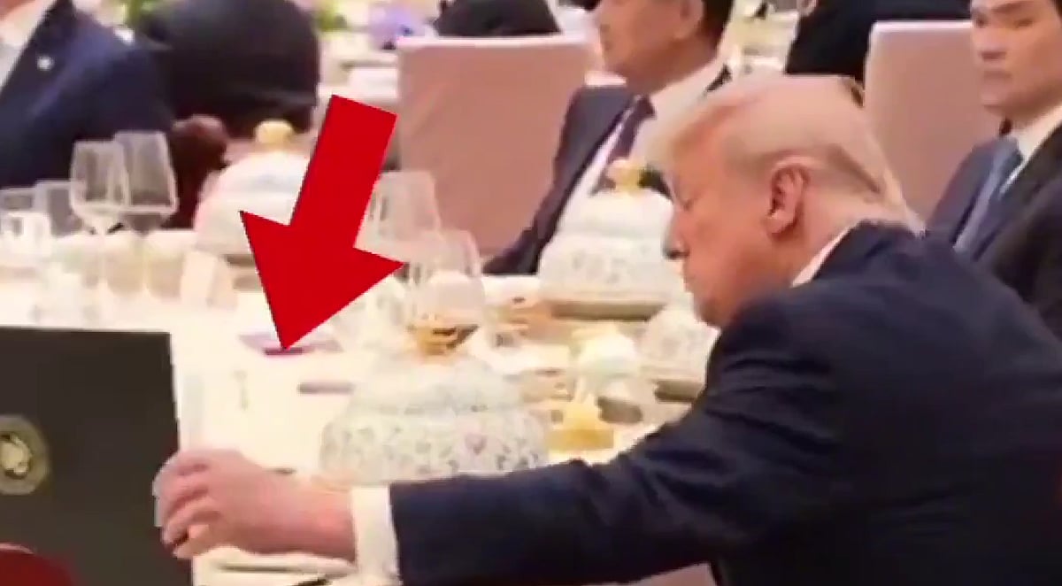 Caught On Cam: Donald Trump Seen 'Peeking' Into Xi Jinping's File During State Banquet In China; Viral Video Sparks Memefest