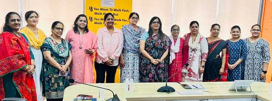 Dr. Aarti Singh Parihar, Additional Divisional Railway Manager (ADRM) of Mumbai Central Division along with the members of ‘EASE’ team.