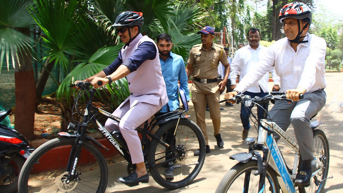 Pune: Responding To PM Narendra Modi’s Appeal, Pimpri-Chinchwad Mayor Ravi Landge Travels By Bicycle To PCMC Headquarters