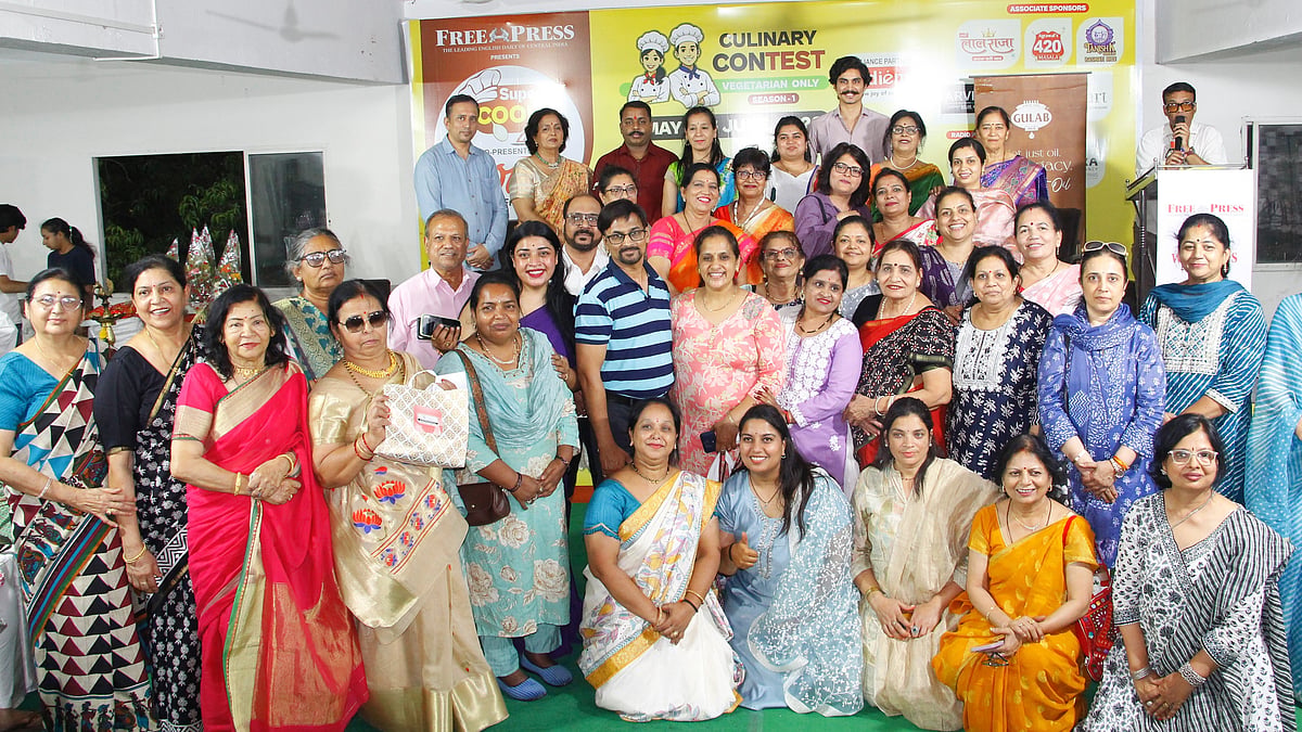 Participants of the Free Press Super Cook Culinary Contest pose for a group photograph at the conclusion of the event.