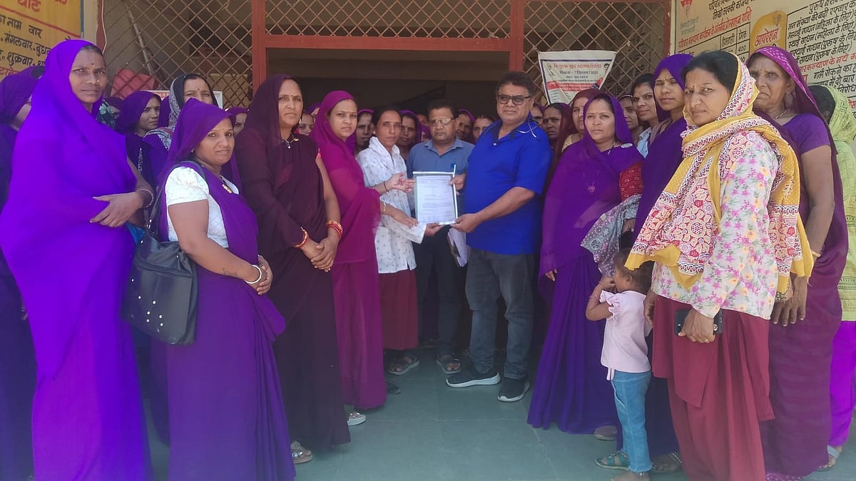 Asha, Usha Workers Launch Indefinite Strike Over Non-Payment Of Honourarium In Indore | FP Photo