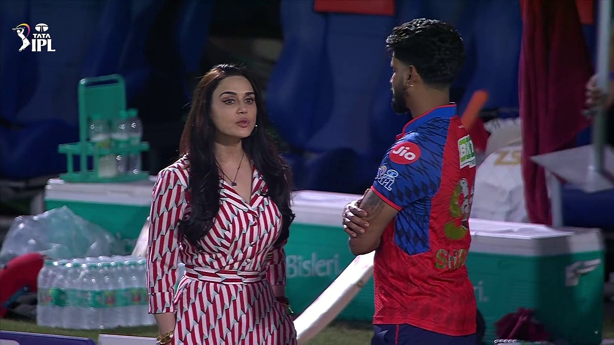 PBKS Owner Preity Zinta Spotted In Deep Conversation With Captain Shreyas Iyer After 6th Straight Loss 