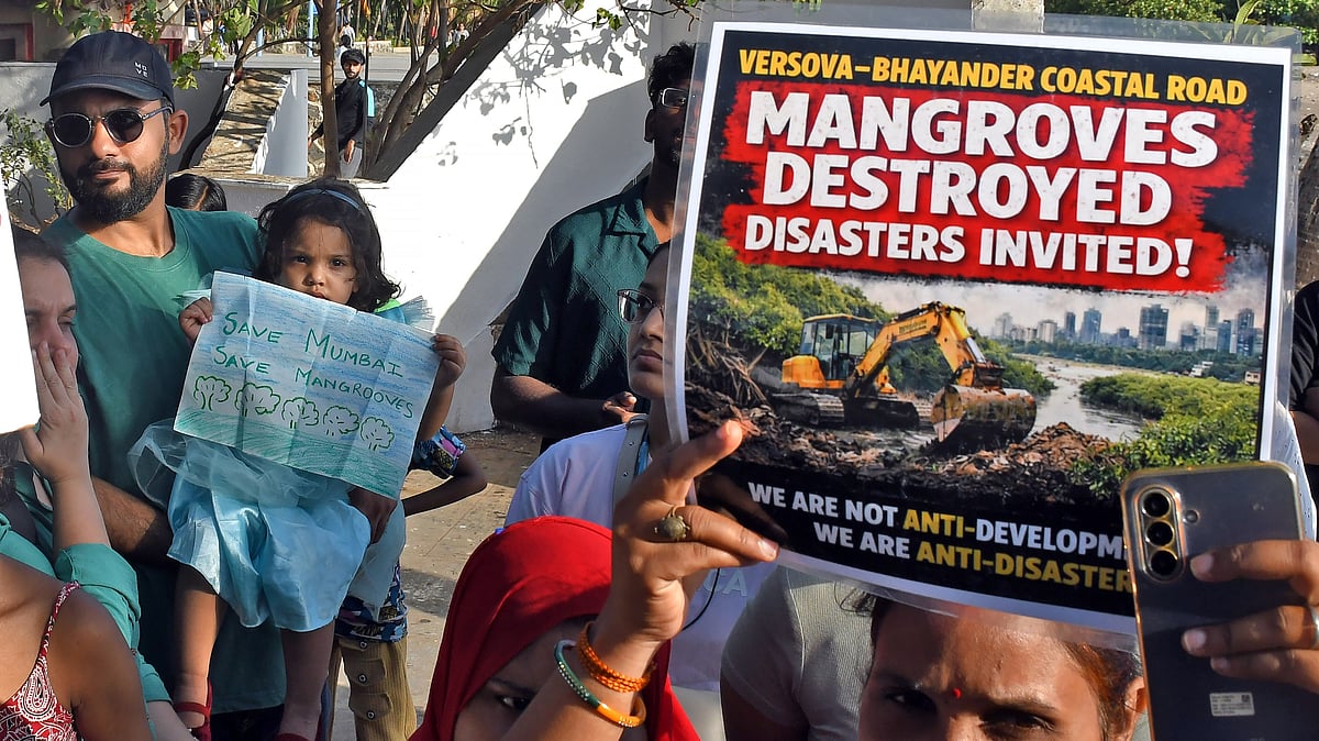 Mumbai: Protesters Gather At Carter Road After Human Chain Against Mangrove Destruction Is Denied Permission
