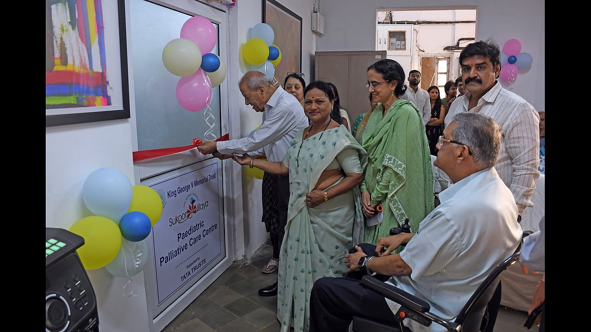 Former Mumbai Police Commissioner Satish Sahney, who is also on the advisory board of the Nehru Science Centre, inaugurated the centre. Pic: Salman Ansari