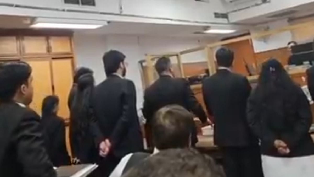 Delhi Rohini Court Erupts In Chaos As Judge & Lawyers Engage In Explosive Verbal Showdown | Video